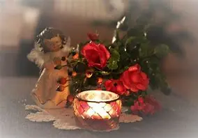 Andachtsbild von Rosen in Gedenken an Lemmi