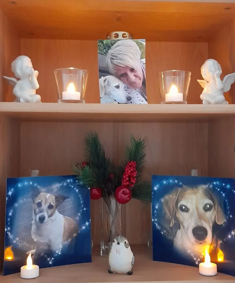 Andachtsbild von Sabine mit Luna & Milo tief im Herzen