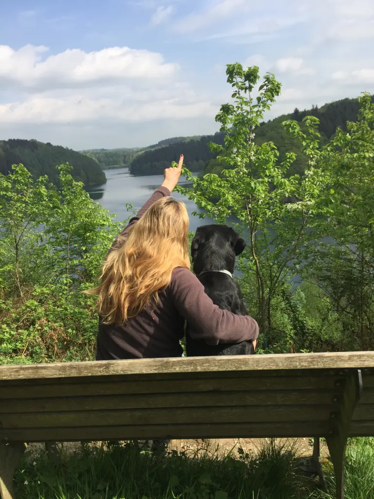 Andachtsbild von Nicole & Christoph mit Paula und Finley