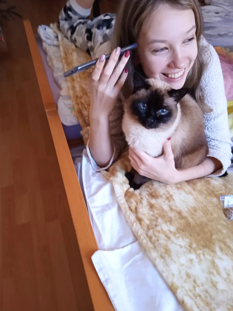 Sonja kam zu mir, als ich gerade telefonierte.