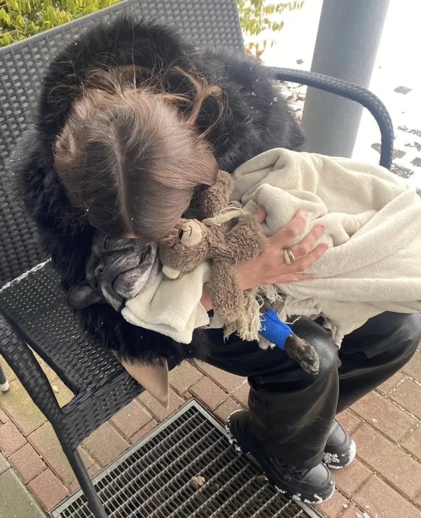 😭