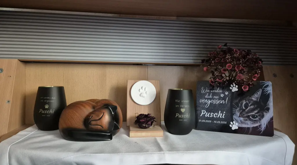Gedenktafel von unsere Puschi