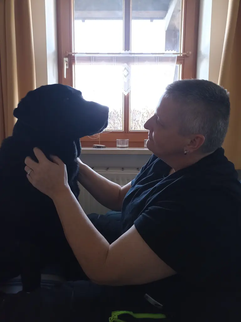 Papa Esther mit Álvaro im bayerischen Wald